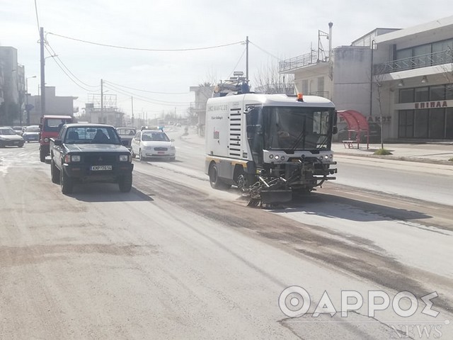 Κυκλοφοριακό «έμφραγμα» και σήμερα σε δρόμους της Καλαμάτας λόγω της χθεσινής διαρροής πετρελαίου  (φωτογραφίες)