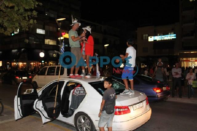 Έκλεισαν την Αριστομένους, το έριξαν στο χορό και κατέληξαν στο Τμήμα (φωτογραφίες & βίντεο)