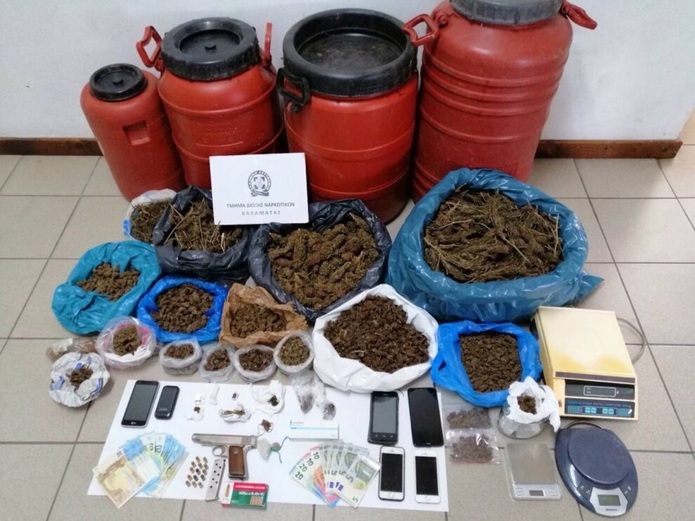 Καλαμάτα: Εξαρθρώθηκε εγκληματική οργάνωση που διακινούσε ναρκωτικά (φωτογραφίες)
