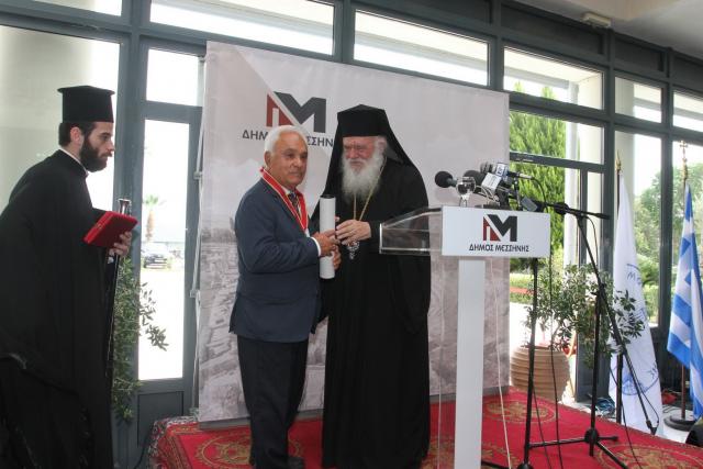 Ο Αρχιεπίσκοπος Ιερώνυμος τίμησε τον καθηγητή Πέτρο Θέμελη