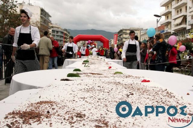 Με μία τεράστια “βασιλόπιτα” και αρκετό τρέξιμο ξεκίνησε το Καλαματιανό Καρναβάλι  (φωτογραφίες & βίντεο)