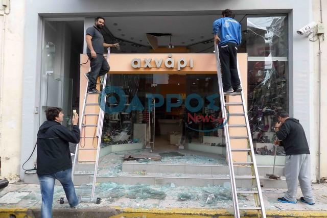 Μεγάλες οι ζημιές στα γύρω καταστήματα από την έκρηξη – Στο σημείο ο Δήμαρχος Καλαμάτας (φωτογραφίες & βίντεο)