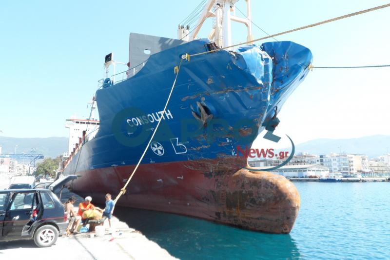 Το λαβωμένο πλοίο του ναυαγίου της Μεθώνης (Φωτογραφίες)