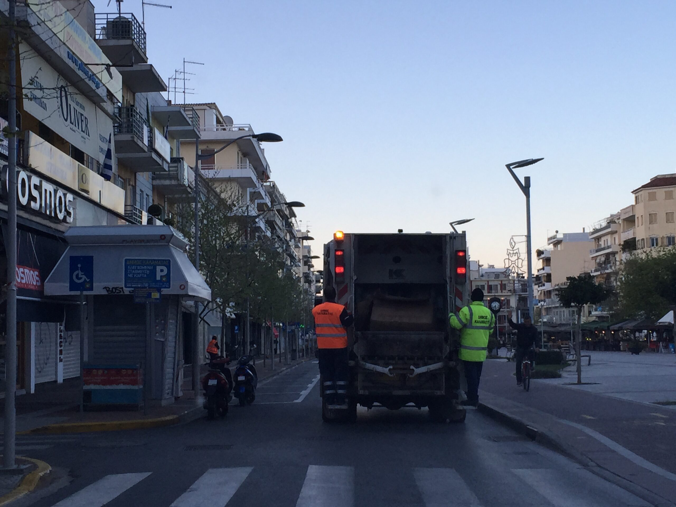 Καθαριότητα και το Πάσχα – Η Υπηρεσία του Δήμου Καλαμάτας  που δουλεύει 365 ημέρες…