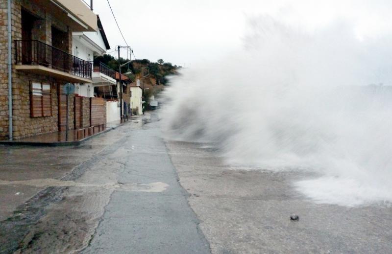 Προβλήματα στο Ακρογιάλι από έντονο άνεμο χθες το μεσημέρι