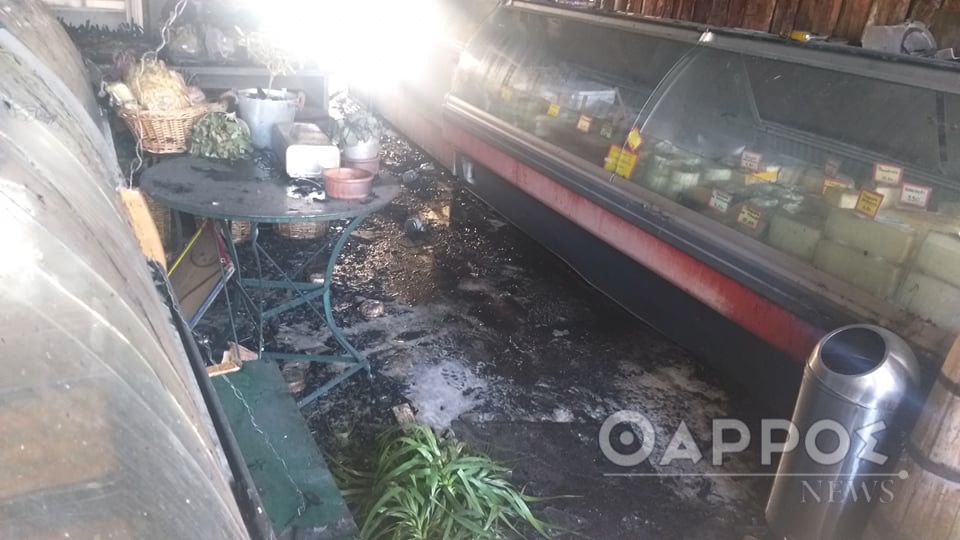 Μεγάλη φωτιά σε κατάστημα τυροκομικών ειδών στην οδό Υπαπαντής! (φωτογραφίες)