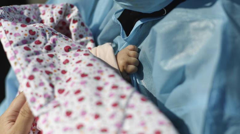 Ελλάδα: Γεννήθηκε και τρίτο μωρό από μητέρα θετική στον κορωνοϊό