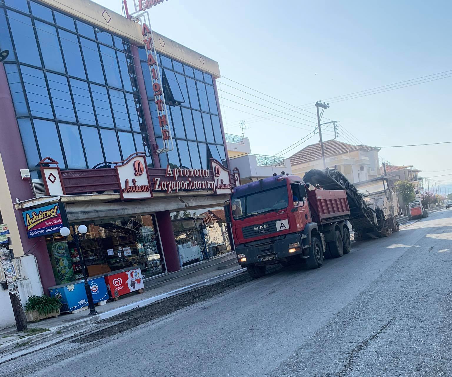 Μεγάλη Εβδομάδα «ξήλωσαν» την άσφαλτο  στον κεντρικότερο δρόμο της Κυπαρισσίας