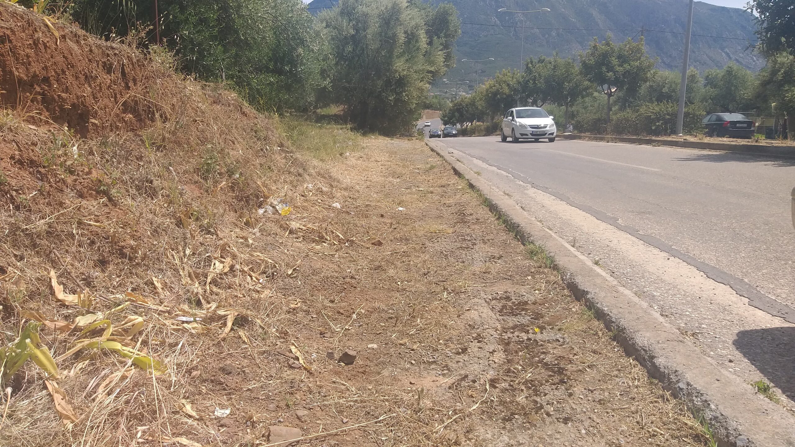 Πρέπει, επιτέλους, να γίνουν πεζοδρόμια….