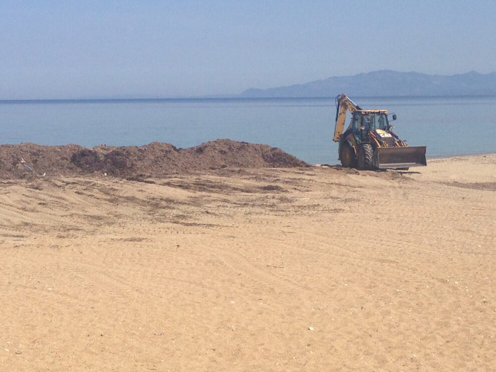 Δήμος Τριφυλίας: 20.000 ευρώ πλέον ΦΠΑ 24%  για καθαρισμό παραλίας Αϊ-Λαγούδη