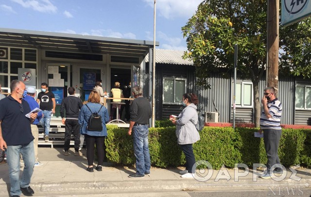 Καλαμάτα: Με μεγάλη ουρά αλλά τουλάχιστον αποστάσεις λειτουργεί ξανά η ΔΕΗ