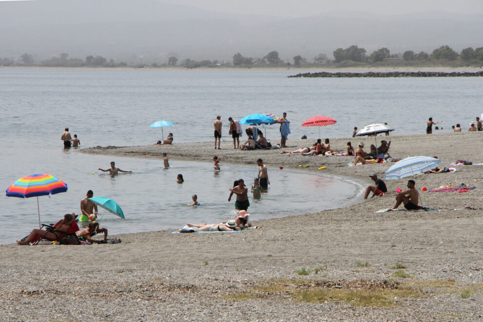 Καθαρισμός παραλίας στην Καλαμάτα το Σάββατο