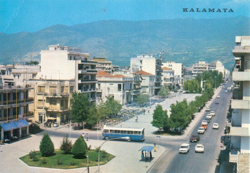 Η ιστορία του σιντριβανιού στα «ψαράκια» στην πλατεία της Καλαμάτας (φωτογραφίες)