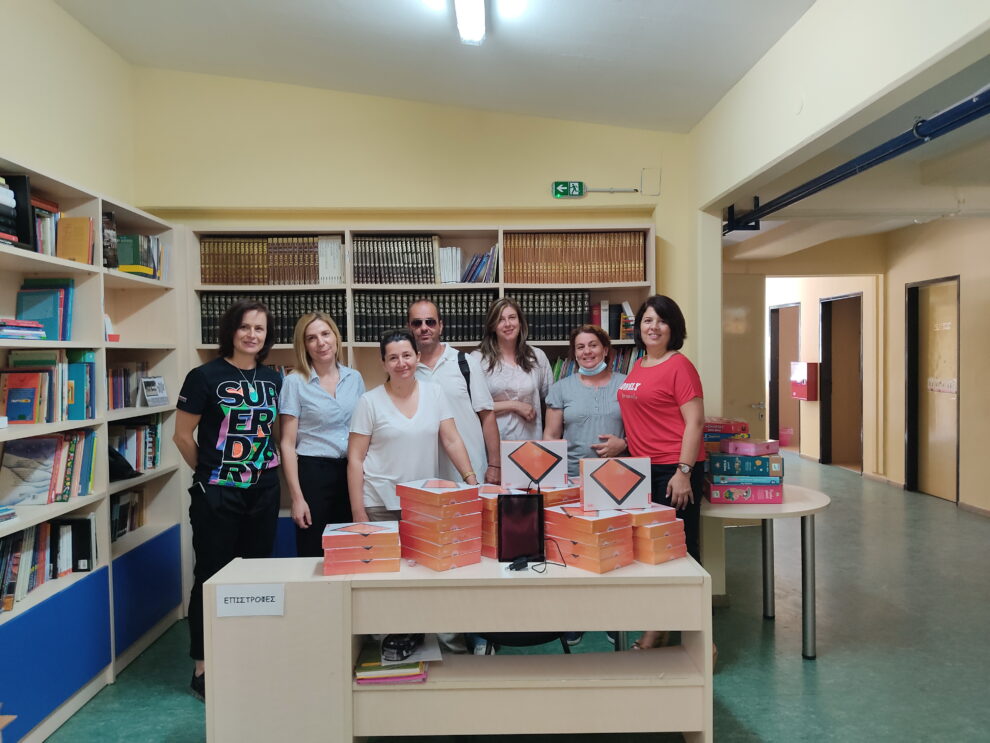 Δωρεά 35 tablets από το Ίδρυμα Καρέλια στο Δημοτικό Σχολείο Παραλίας Βέργας