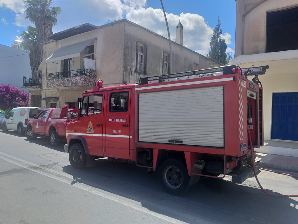 Φωτιά σε αυτοκίνητο αναστάτωσε την παραλία της Καλαμάτας