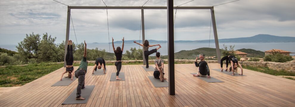 Κυριακές με Yoga στο ξενοδοχείο Ζen Rocks στους Άνω Δολούς όλο το καλοκαίρι