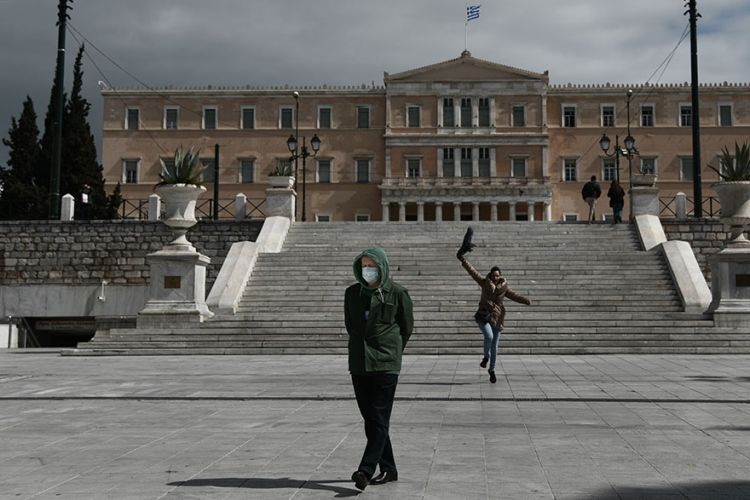 Τρία πιθανά σενάρια για την ελληνική οικονομία στη μετά κορωνοϊό εποχή