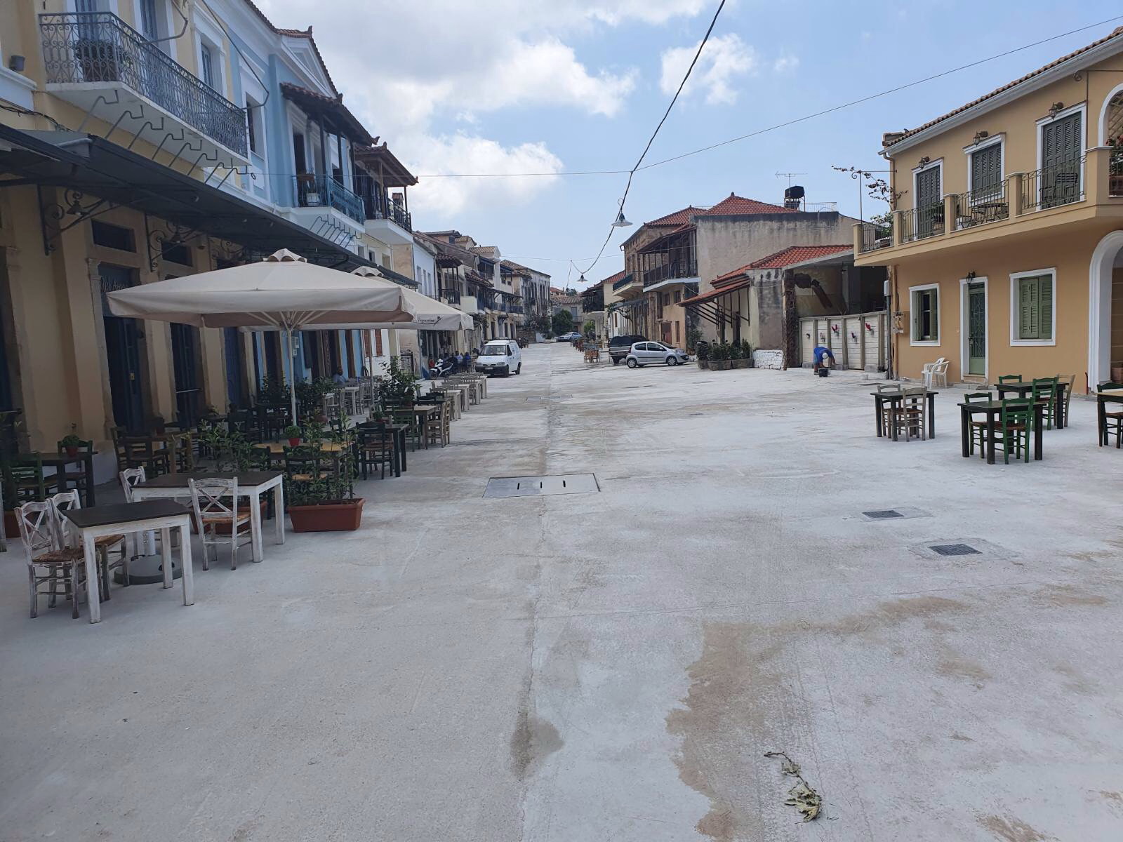 Άνω Πόλη Κυπαρισσίας: Διακοπή ανάπλασης, ναι σε  τραπεζοκαθίσματα, όχι σε οχήματα κατοίκων