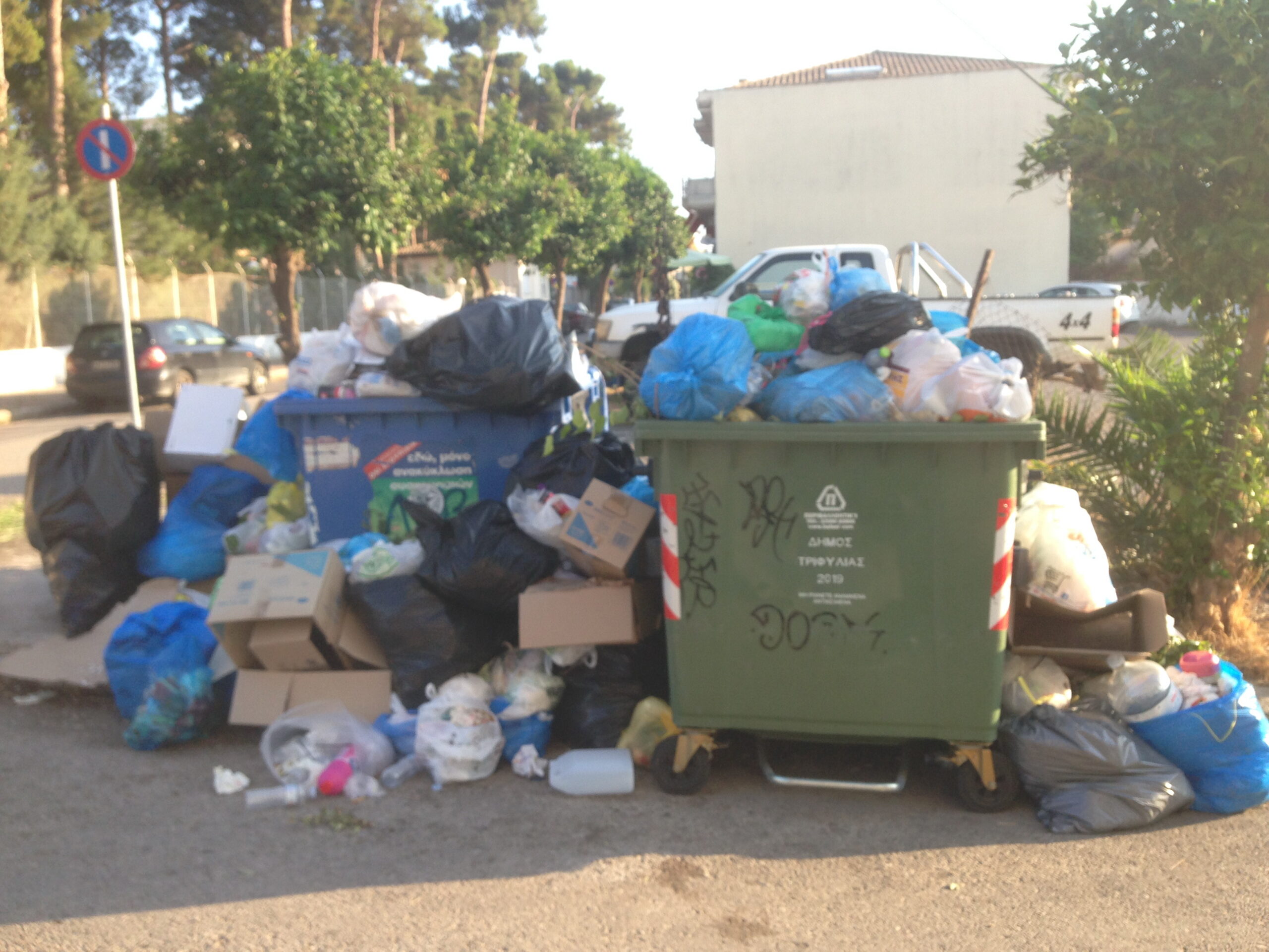 Τριφυλία: Συσσωρεύονται σκουπίδια παντού, σε 3 μέρες κανονικά η αποκομιδή  λέει ο Κουτρουμπής - ΕΦΗΜΕΡΙΔΑ ΘΑΡΡΟΣ