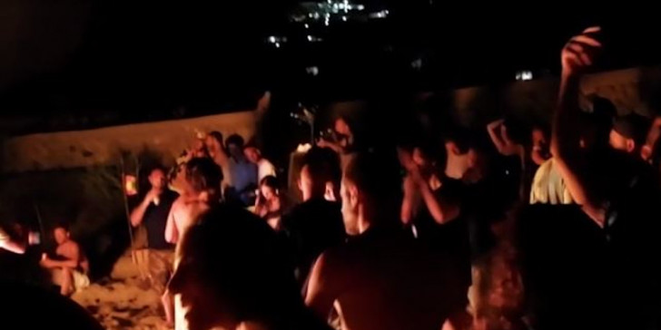 Πάρτι με 500 άτομα σε βίλα στη Μύκονο – Συνελήφθη ζευγάρι που «έσπασε» την καραντίνα