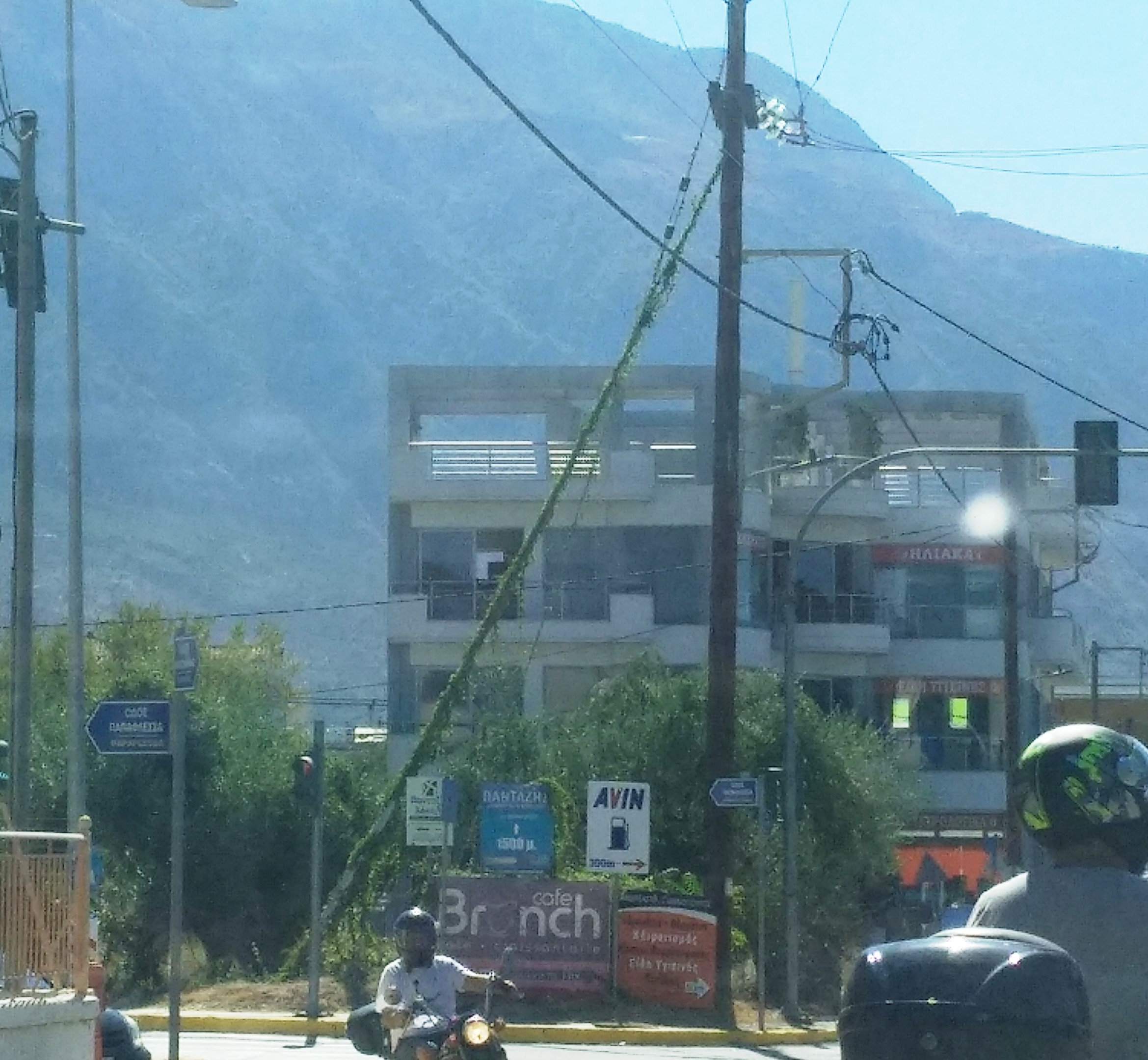 Αναρριχήθηκε στην κολώνα