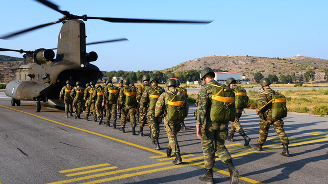Αλεξιπτωτιστής των ειδικών δυνάμεων έχασε τη ζωή του μετά από νυχτερινή ελεύθερη πτώση