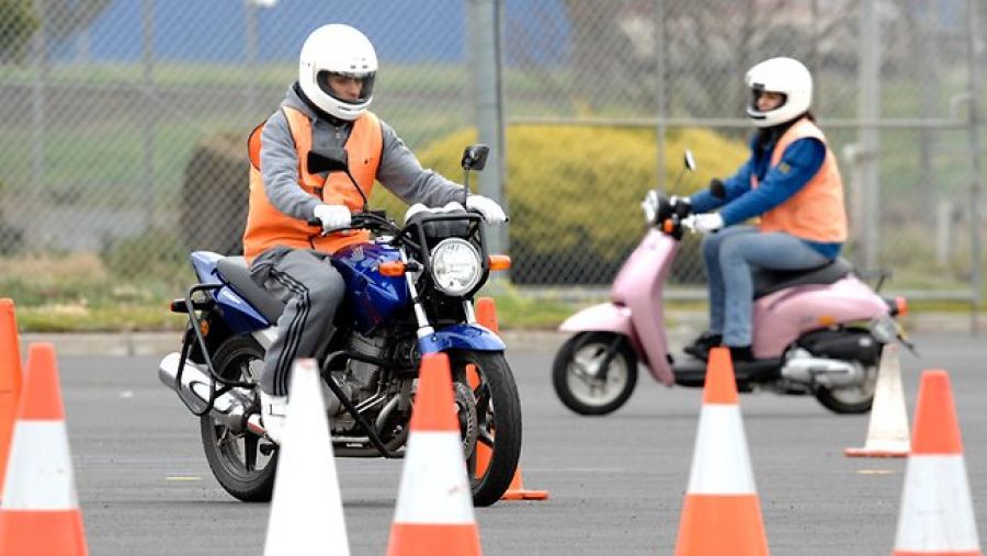 Οι οδηγοί αυτοκινήτου μπορούν πλέον να οδηγούν μοτοσικλέτες μέχρι 125 κ. με το ίδιο δίπλωμα