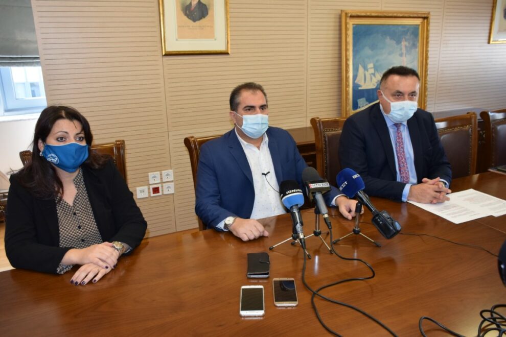 Περισσότερες συστάσεις και  λιγότερες ποινές για τον κορωνοϊό