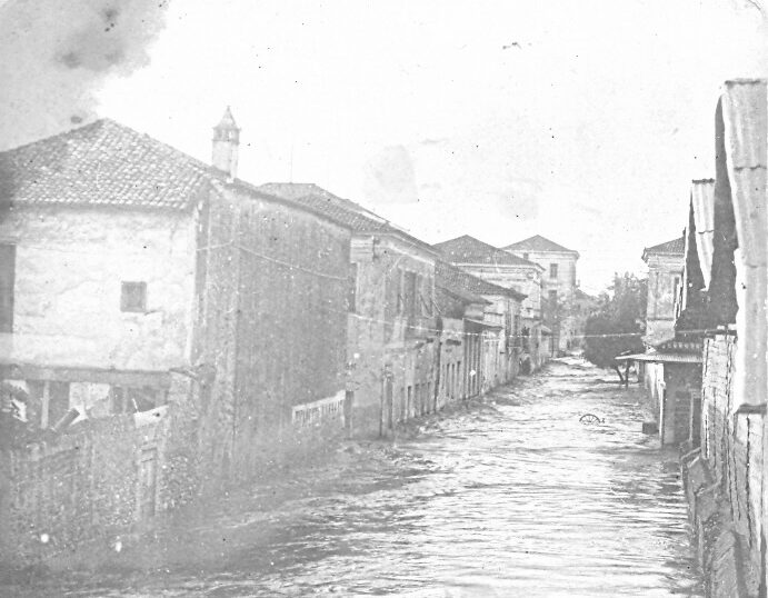 «ΘΑΡΡΟΣ» 1903: Η υπερχείλισις του ποταμού Νέδοντος – Η πόλις πλέουσα εν ωκεανώ