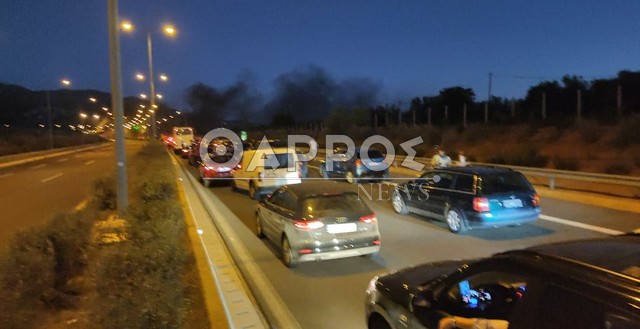 Σοβαρά επεισόδια στo Αρφαρά – Φωτιές από Ρομά, κλειστός ο δρόμος για Αθήνα (+pics)