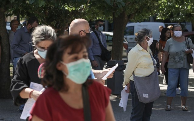 Η πανδημία «σαρώνει» την Ελλάδα – Νέα μέτρα προ των πυλών
