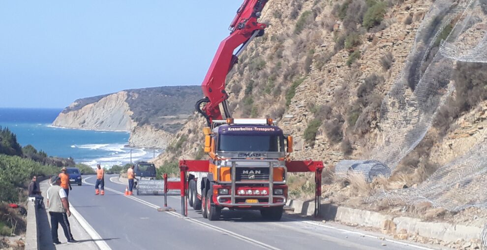 Τοποθέτηση δικτύων προστασίας στον περιφερειακό  δρόμο Μεθώνης-Φοινικούντας