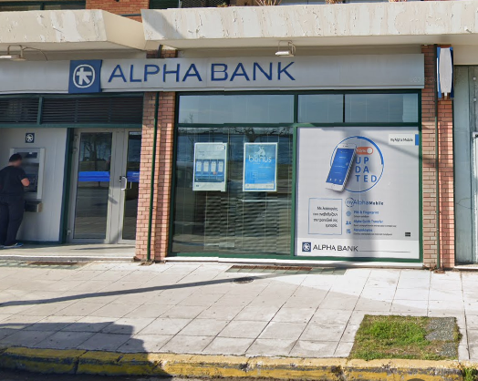 Alpha Bank: Με νέα σύνθεση λόγω κρούσματος  το κατάστημα της παραλίας