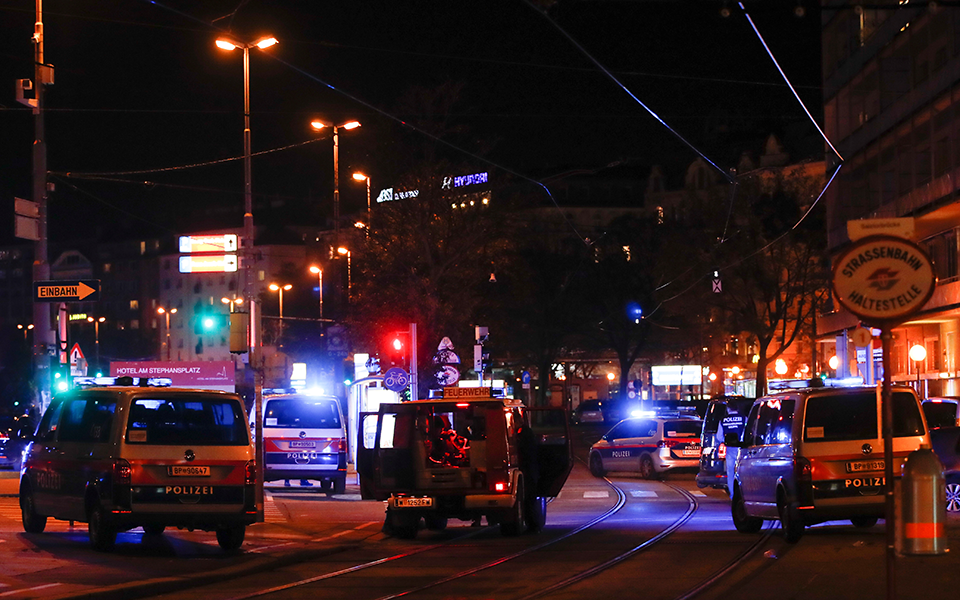 Τρομοκρατική επίθεση στη Βιέννη από πολλούς δράστες