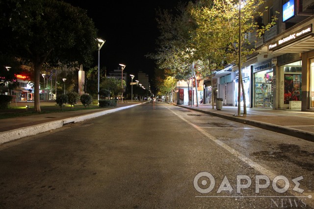 Παραμένει σε αναστολή το λιανεμπόριο, μόνο με click away οι αγορές  – Από Δευτέρα ανοίγουν τα κομμωτήρια