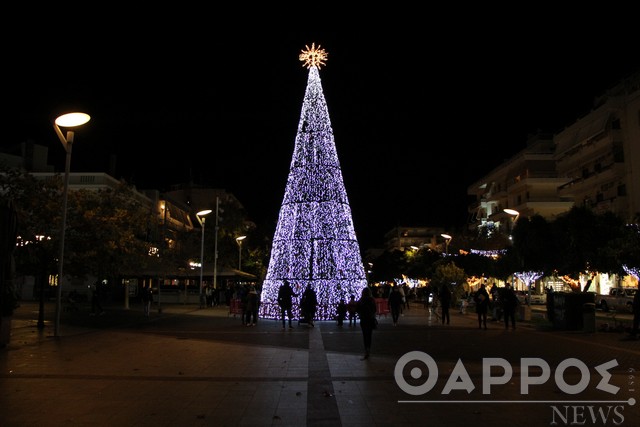 Η Καλαμάτα μπήκε στο χριστουγεννιάτικο πνεύμα