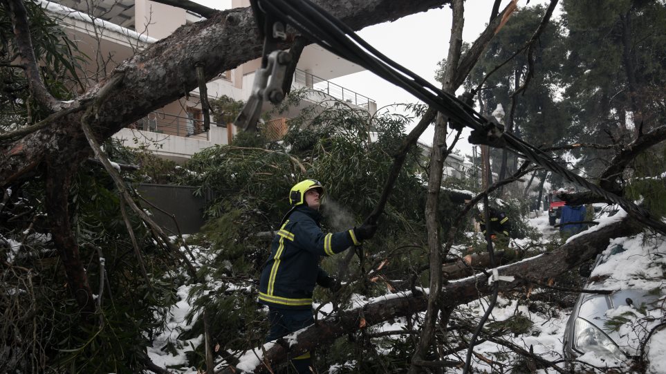 Πρόσθετες ελαφρύνσεις από τη ΔΕΗ για τους πληγέντες πελάτες της από την κακοκαιρία