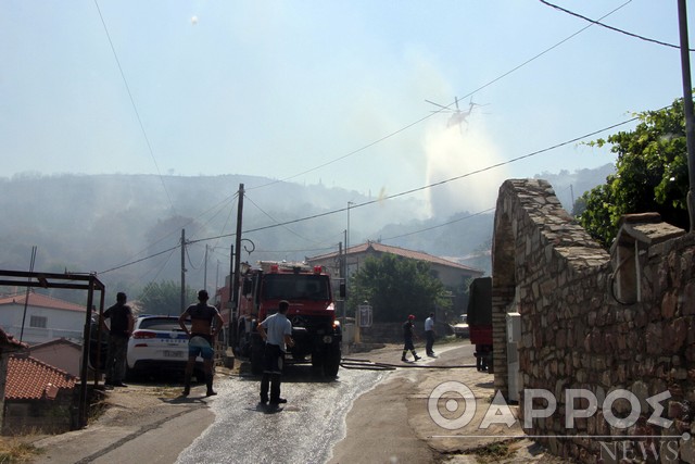 Μεσσηνία: Εκκενώθηκε η Μαθία – Στις αυλές των σπιτιών έφτασαν οι φλόγες