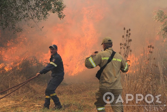 Μεγάλη φωτιά στη Μεγαλόπολη – Εστάλη μήνυμα από το 112 στους κατοίκους