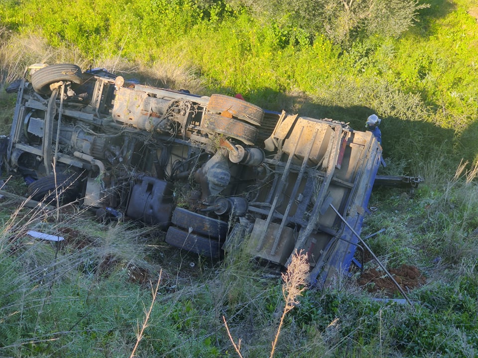 Μεσσηνία: Τροχαίο με ανατροπή φορτηγού στην Τραγάνα