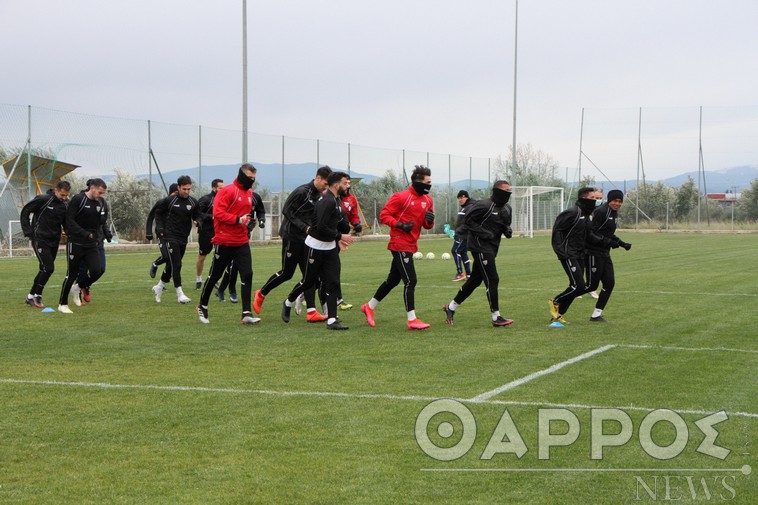 Football League: Αίτημα για συνέχιση προπονήσεων για τις 7 ομάδες, προκειμένου να τηρηθεί η σέντρα στις 28/3