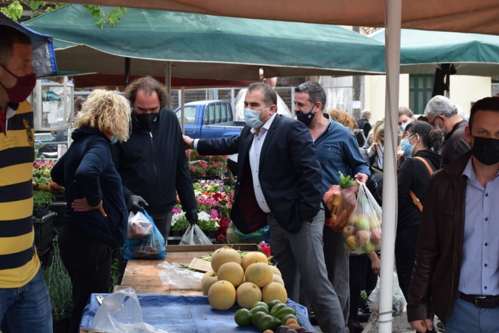 Χιλιάδες καταναλωτές στην Κεντρική Αγορά Καλαμάτας για το πασχαλινό τραπέζι