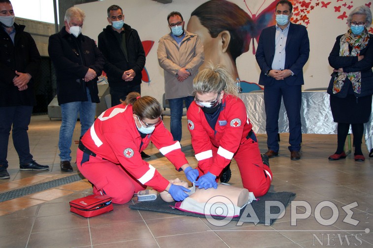 Συμπολίτης μας πρόσφερε έναν απινιδωτή στην Κεντρική Αγορά της Καλαμάτας