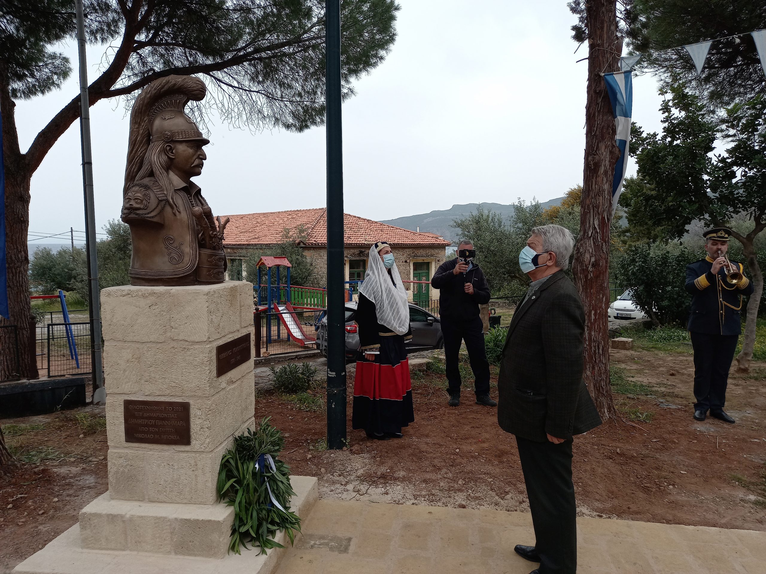 Προτομή του Θεοδώρου Κολοκοτρώνη στην πλατεία της Καρδαμύλης