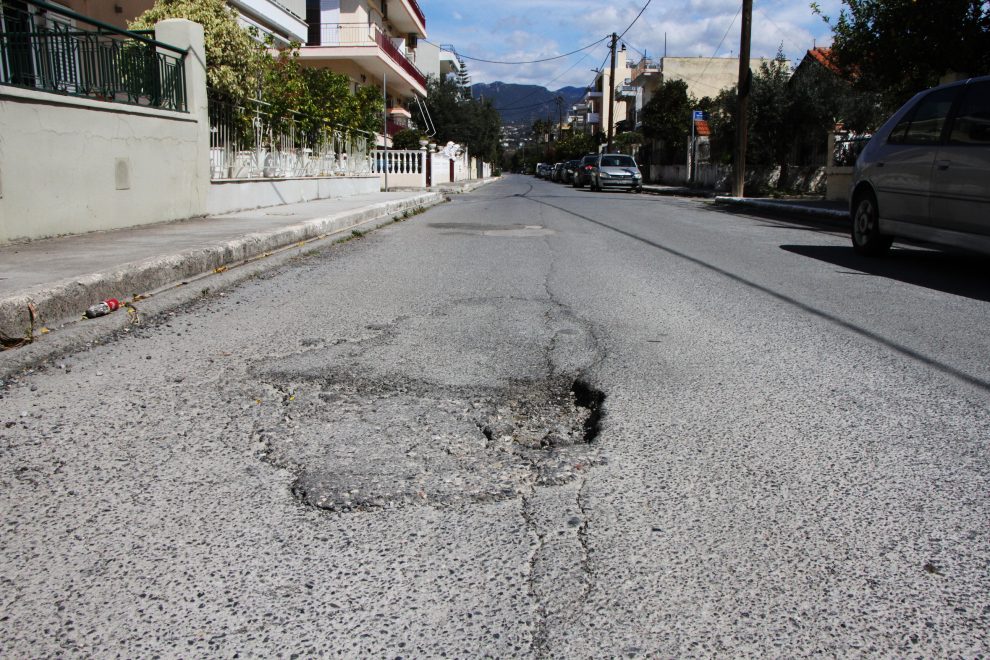 Λακκούβες, ενας κίνδυνος για όλα τα τροχοφόρα…