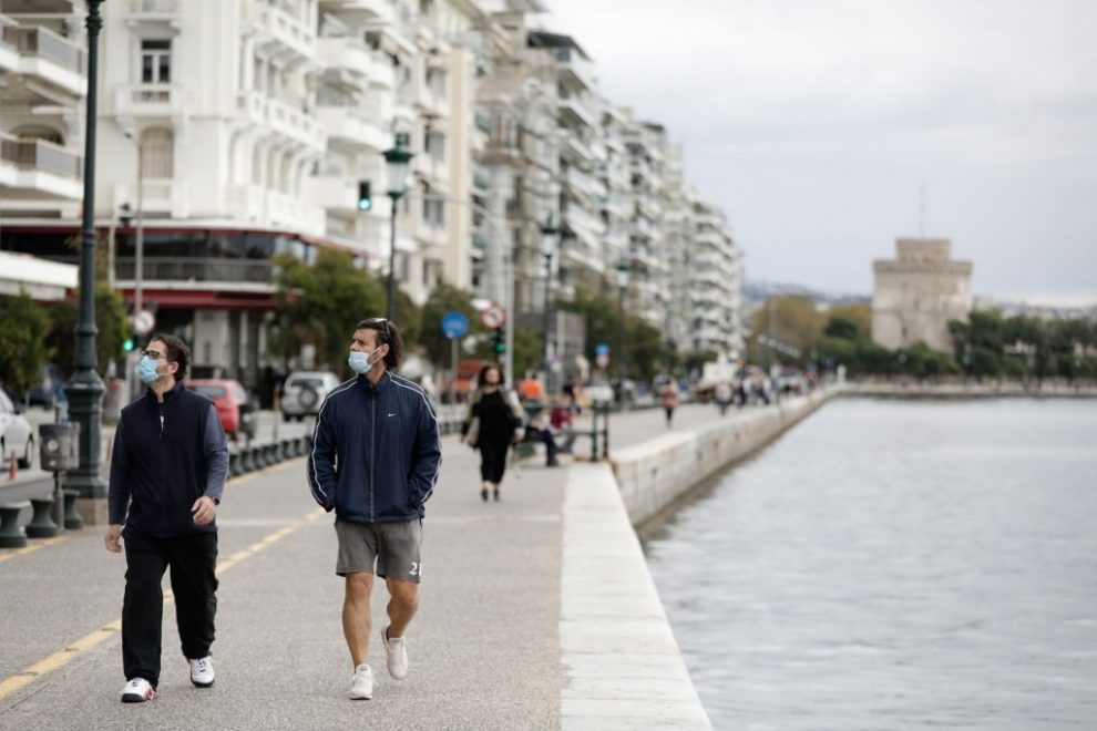 Επαναλειτουργούν τα καταστήματα σε Θεσσαλονίκη και Αχαΐα