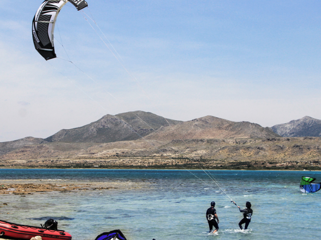 Τραυματίστηκε άνδρας που έκανε kitesurf στην Πύλο -Διασώθηκε απ’ την πυροσβεστική