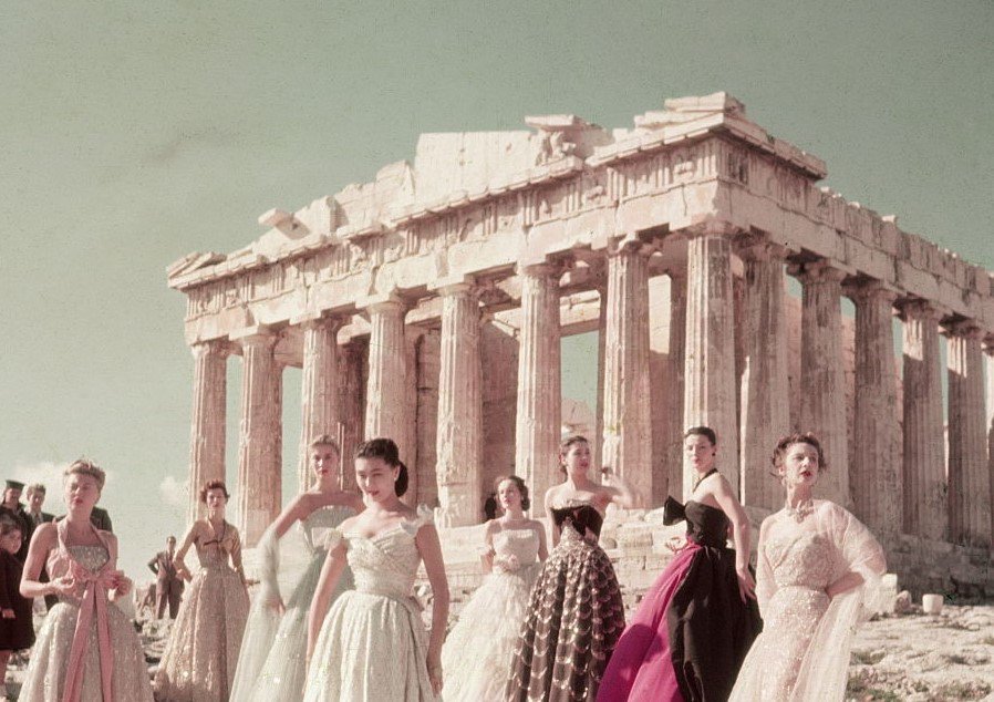 Η συλλογή “Made In Greece” του Οίκου Dior μέσω οθόνης και στην Καλαμάτα