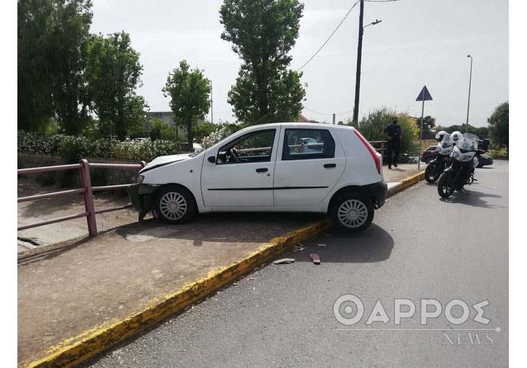 Αυτοκίνητο καρφώθηκε σε γέφυρα του Νέδοντα