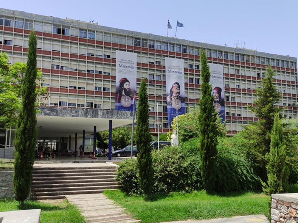 Ανάρτηση επετειακών λαβάρων για το 1821 στο Διοικητήριο